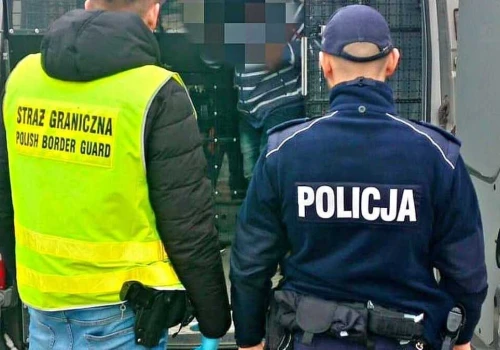 Wyprzedzał na przejściu dla pieszych. Kontrola drogowa zakończyła jego dalszą jazdę i pobyt w Polsce
