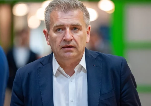 Kolejna afera w systemie ochrony zdrowia. 26 tys. za godzinę. Arłukowicz: Uginają się nogi