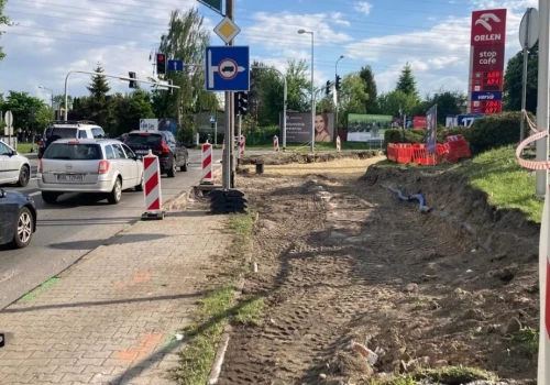 Obok autostrady A4 powstaje nowa droga rowerowa. Będą utrudnienia dla kierowców
