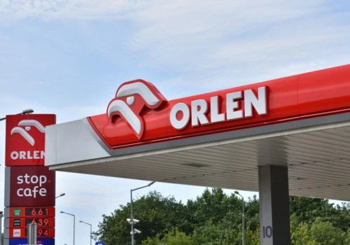 Tyle zarabia kasjer na Orlenie. Stawki mogą zaskoczyć