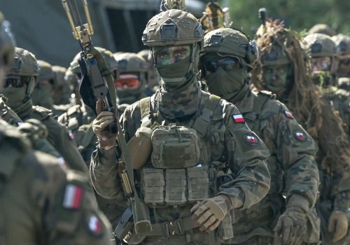 Tylko pięciu członków NATO osiąga ważny próg. Wśród nich Polska