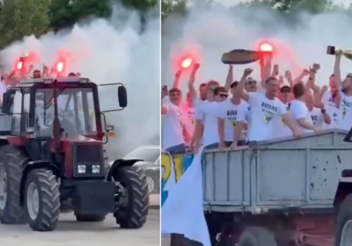 LKS Orzeł II Miedary awansował do A-klasy. Szalona feta na przyczepie traktora