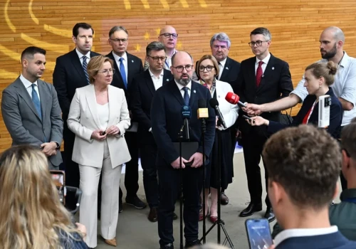 Decyzja Zełenskiego wywołała burzę w PE. „Rani uczucia Polaków”