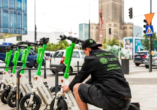 Wypowiedzieli wojnę hulajnogowemu chaosowi. Lime wysyła na ulice Warszawy specjalne patrole