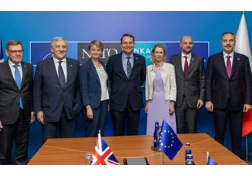 Sikorski na szczycie w Ankarze o prowokacjach Rosji. 