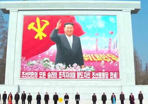 Kult Kim Dzong Una w Korei Północnej rośnie. Wielkie mozaiki na ulicach miast