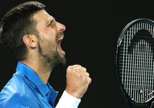 Novak Djokovic tańczy, docierając do półfinału nowego klasyka Wimbledonu