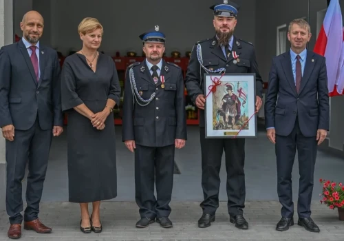Ponad wiek czekania na strażacki dom. Druhowie z Czapiewic mają nowoczesną remizę