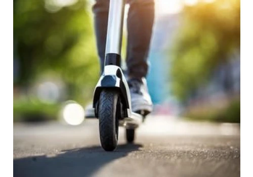 Lime wprowadza mobilne patrole w Warszawie. Mają pilnować hulajnóg