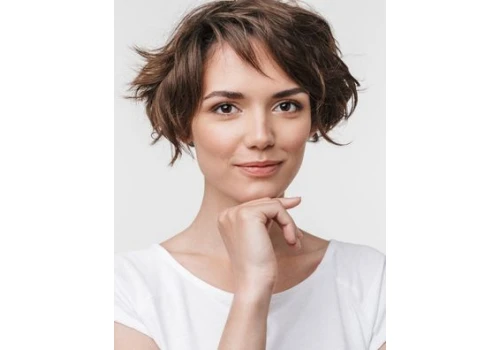 Krótkie fryzury dla odważnych kobiet. Pixie, bixie i soft crop na topie