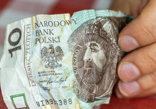 Te banknoty mogą nie przejść przy kasie. NBP wyjaśnia, co zrobić, by nie stracić pieniędzy