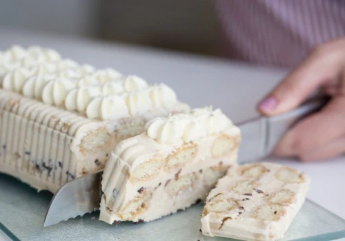 Słodkie, kokosowe i kremowe. Domowe lody Raffaello smakują obłędnie