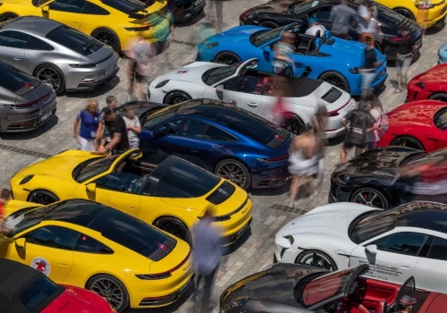 85 załóg Porsche wystartuje z Jeleniej Góry. Widowiskowy początek międzynarodowej parady