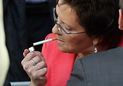 To się dobrze nie zestarzało. Ewa Kopacz krytykowała zakaz palenia
