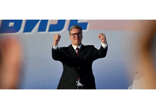 Vučić zrezygnował, żeby trwać. Co się dzieje w Serbii?