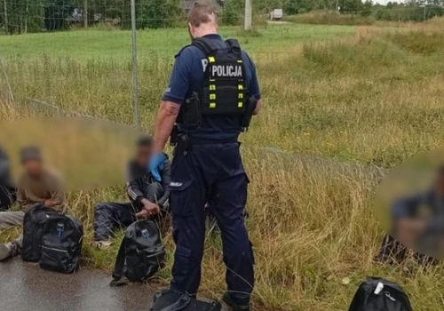 Migranci przeszli przez rzekę graniczną. Funkcjonariusze SG zatrzymali cudzoziemców