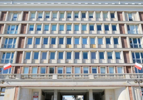 Policja i UOKiK weszły do BIK i banków. Podejrzenia ws. kredytów