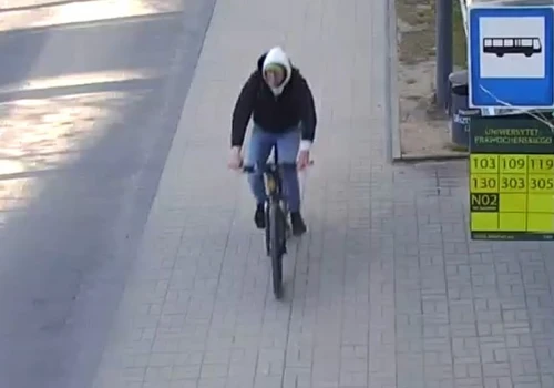 Odjechał cudzym rowerem z kampusu UWM. Kim jest ten mężczyzna?
