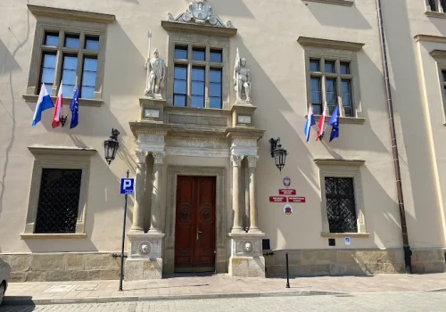 „Gwarantujemy anonimowość i pełną opiekę prawną”. Apel do sygnalistów w Krakowie