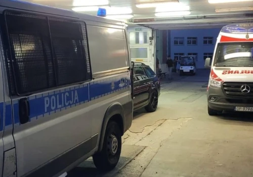 Niemowlak miał 41 stopni gorączki. Policjanci zapewnili eskortę do szpitala