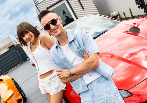 Nowość „Ta jedyna” od Playboys i Wiktorii Niekało hitem lata?! Wyświetlenia rozbijają bank