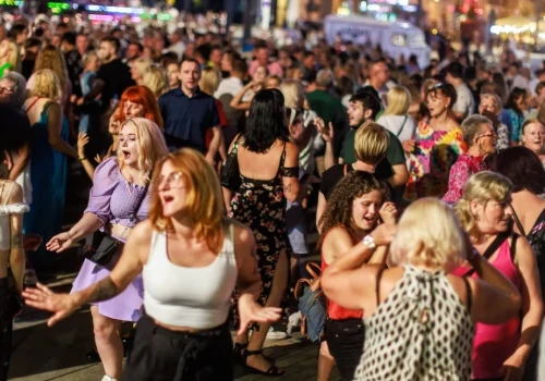 Na katowicki rynek wracają potańcówki. Jest program letnich imprez