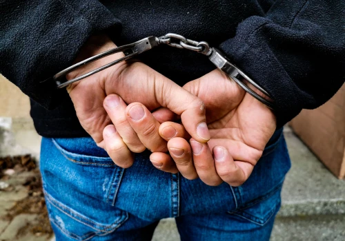 W mieszkaniu przechowywał niedozwolone środki. 23-latek został tymczasowo aresztowany