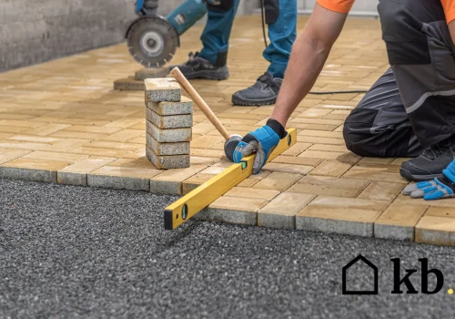 Kostka brukowa przestaje być pierwszym wyborem. Inwestorzy coraz częściej stawiają na coś innego