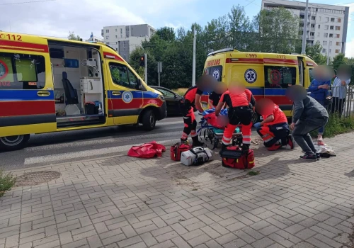 Piesza potrącona przez trolejbus na ul. Jana Pawła II. Duże utrudnienia w ruchu, poszkodowana w poważnym stanie