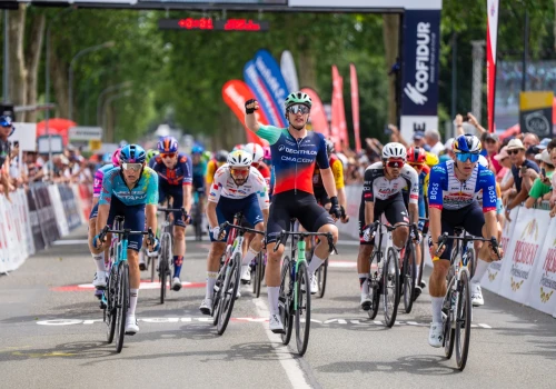Tour de France 2026: Olav Kooij wygrywa w cieniu kraksy