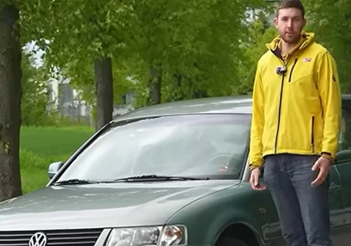 Wystarczył jeden bak paliwa. 28-letni samochód przejechał 2398 kilometrów