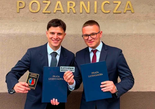 Pierwsi ratownicy medyczni opuścili mury Akademii Pożarniczej