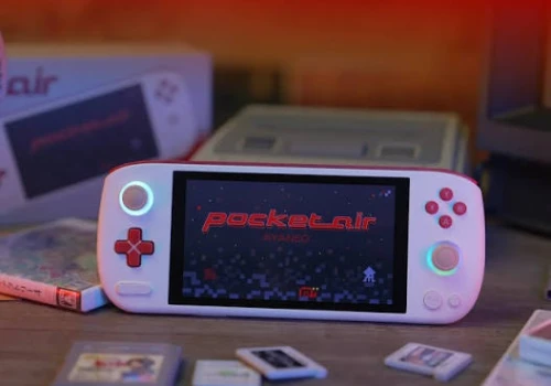Ayaneo zaskoczy graczy? Nowy handheld może wyglądać jak kultowy Game Boy Advance