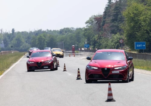 Wpuścili 61 kierowców na legendarny tor Alfy Romeo. Na miejscu czekały 33 Stradale i trening driftu