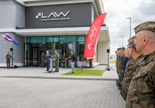 W Lotniczej Akademii Wojskowej otwarto Domek Pilota. Nowoczesny obiekt wzmocni szkolenie przyszłych lotników