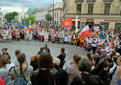 Kolorowa parada otworzyła jubileuszowe 40. Międzynarodowe Spotkania Folklorystyczne w Lublinie. Przed nami pięć dni koncertów i tańca