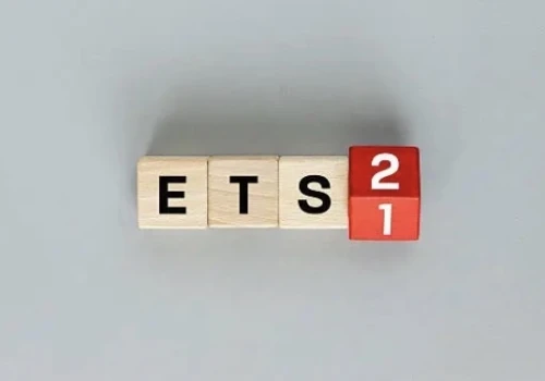 Jest nowy plan reformy systemu ETS. Cięcie emisji ma przebiegać wolniej, a przemysł ma dostać więcej darmowych uprawnień