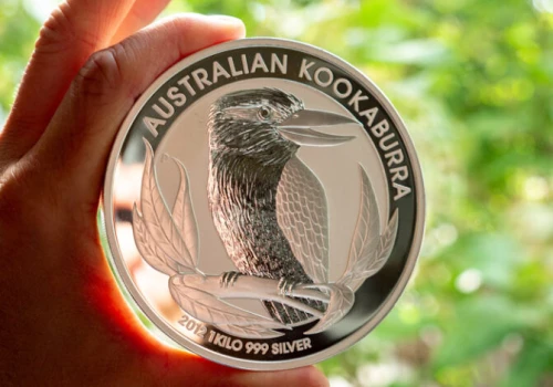 Australijskie monety kolekcjonerskie i granulat srebra na licytacji śląskiej KAS