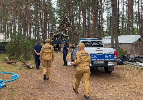 Służby kontrolują obozy harcerskie i ewakuują uczestników z powodu załamania pogody