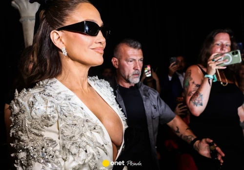 Siostra Jennifer Lopez robi furorę w Paryżu. Niewiele osób wie, czym zajmuje się Linda