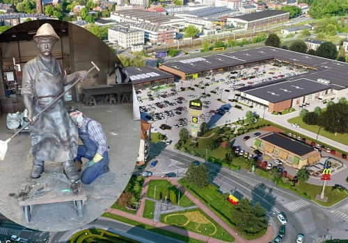 Pomnik hutnika stanie w Siemianowicach Śląskich. Przed centrum handlowym powstającym w miejscu huty