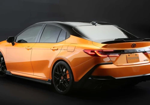 Toyota Camry w gorącej wersji. GR Sport, to nawet nie jest on