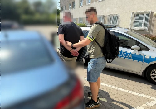 “Może być pięć tysięcy na załatwienie sprawy?” – pijany kierowca z zarzutami za próbę wręczenia łapówki