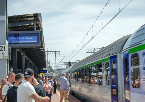 Pociągi PKP Intercity jeżdżą wolniej. Blisko połowa notuje opóźnienia