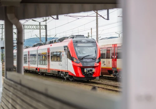 Jak szybko jeździły pociągi pasażerskie w 2025 r.?