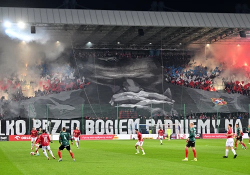 Coraz bliżej jubileusz. Wisła Kraków walczy z czasem, część kibiców zaczyna narzekać