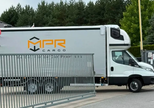 Iveco Daily z zabudową-naczepą dla polskiego przewoźnika z międzynarodówki
