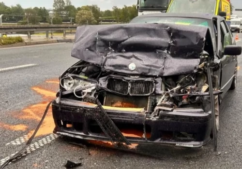 Poważna kolizja na S1. Kierujący BMW wjechał w tył innego pojazdu
