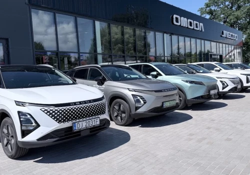 Nowy salon Omoda i Jaecoo w Cieplicach już otwarty. Jest przestronnie i nowocześnie