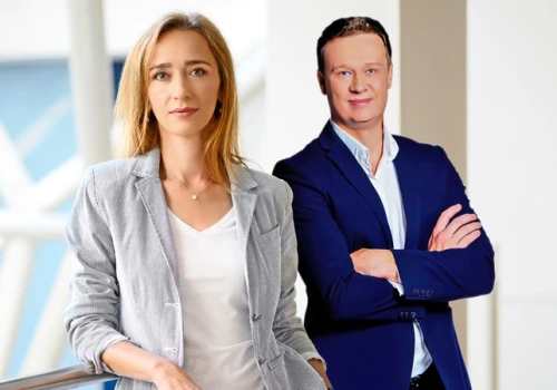 40- i 50-latkowie w Polsce „śpią na kasie”. „Jest to bardzo niespokojny sen. Panicznie boją się utraty pieniędzy, które chronią ich przed zubożeniem”
